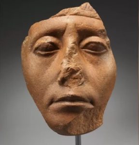 Почему  сломаны носы у многих древнеегипетских статуй?